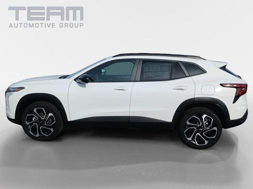 Summit White 2026 Chevrolet Trax 2RS