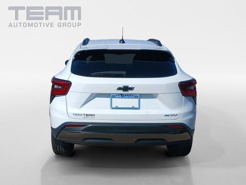 Summit White 2026 Chevrolet Trax ACTIV