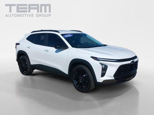 Summit White 2026 Chevrolet Trax ACTIV