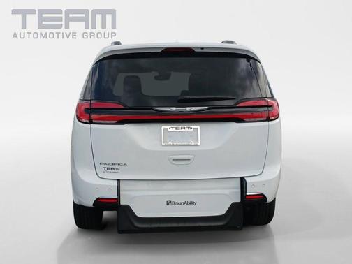 Bright White Clearcoat 2021 Chrysler Pacifica Touring-L