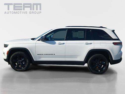 Bright White Clearcoat 2023 Jeep Grand Cherokee Altitude
