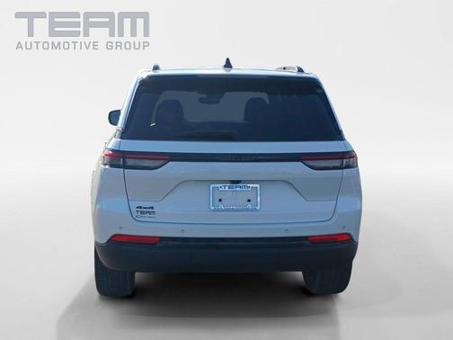 Bright White Clearcoat 2023 Jeep Grand Cherokee Altitude