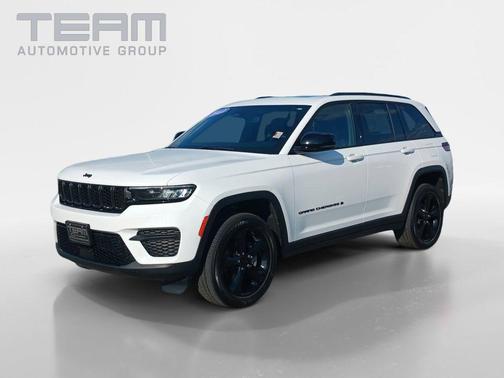 Bright White Clearcoat 2023 Jeep Grand Cherokee Altitude