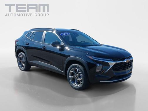 Mosaic Black Metallic 2026 Chevrolet Trax LT