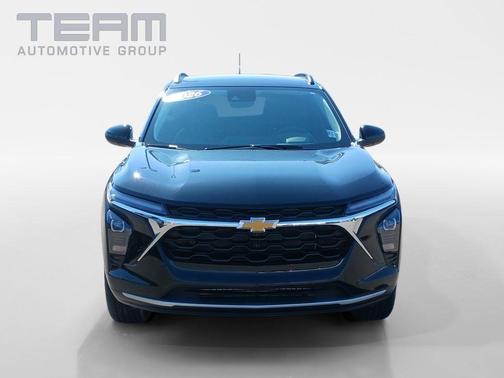 Mosaic Black Metallic 2026 Chevrolet Trax LT