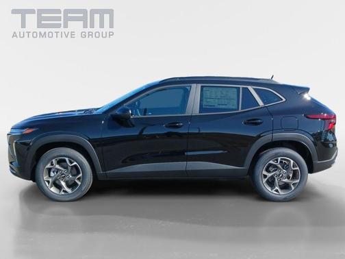 Mosaic Black Metallic 2026 Chevrolet Trax LT