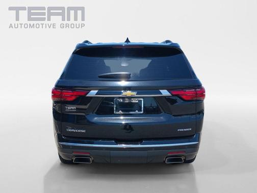 Mosaic Black Metallic 2022 Chevrolet Traverse Premier