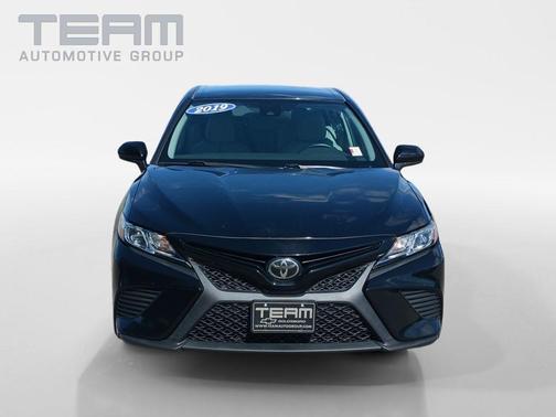 Midnight Black Metallic 2019 Toyota Camry SE