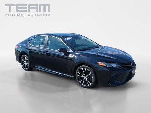 Midnight Black Metallic 2019 Toyota Camry SE