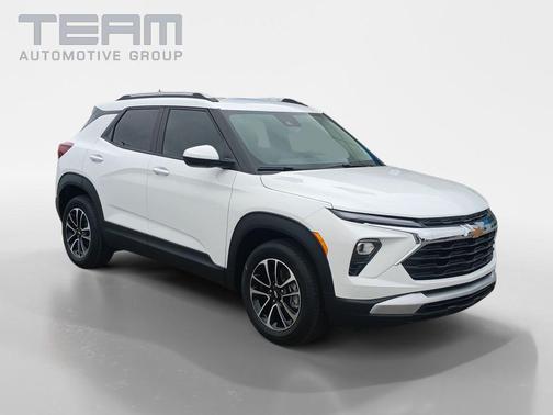 Summit White 2026 Chevrolet Trailblazer LT