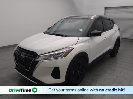 Aspen White Tricoat/Super Black 2024 Nissan Kicks SV