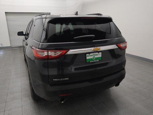 Graphite Metallic 2020 Chevrolet Traverse LT Cloth