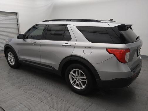 Iconic Silver Metallic 2021 Ford Explorer XLT