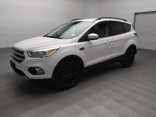 White Platinum Metallic Tri-Coat 2017 Ford Escape SE