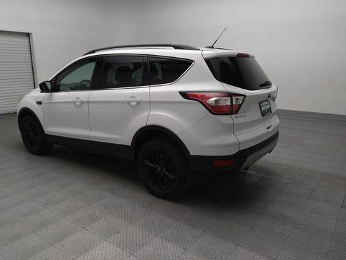 White Platinum Metallic Tri-Coat 2017 Ford Escape SE