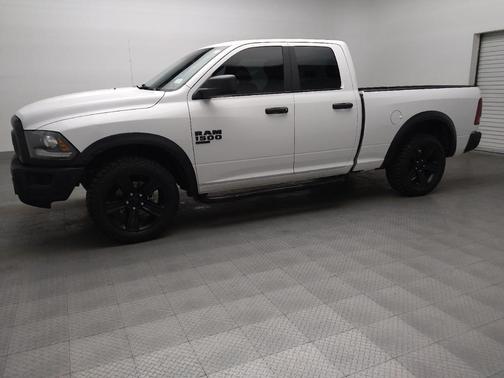 Bright White Clearcoat 2022 RAM 1500 Classic Warlock Quad Cab 4x4 6'4' Box