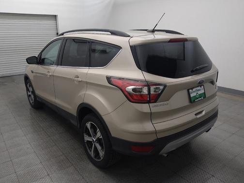 White Platinum Metallic Tri-Coat 2017 Ford Escape SE
