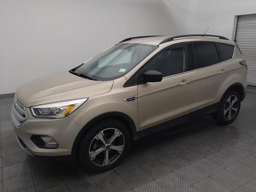 White Platinum Metallic Tri-Coat 2017 Ford Escape SE