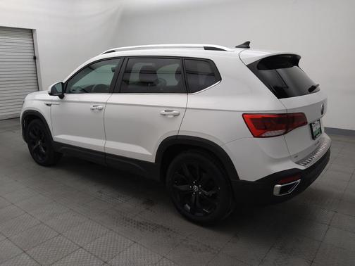 Pure White 2022 Volkswagen Taos 1.5T SE