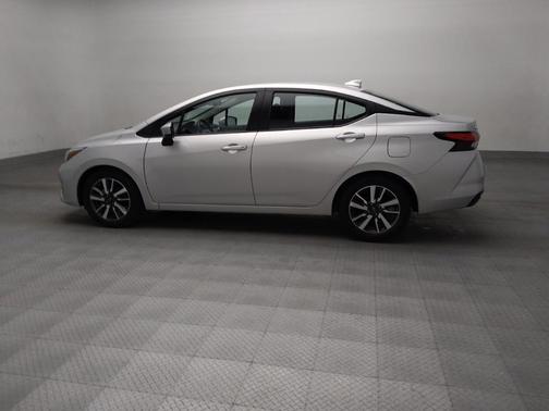 Brilliant Silver Metallic 2025 Nissan Versa 1.6 SV