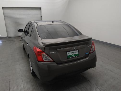 Gun Metallic 2016 Nissan Versa 1.6 SV