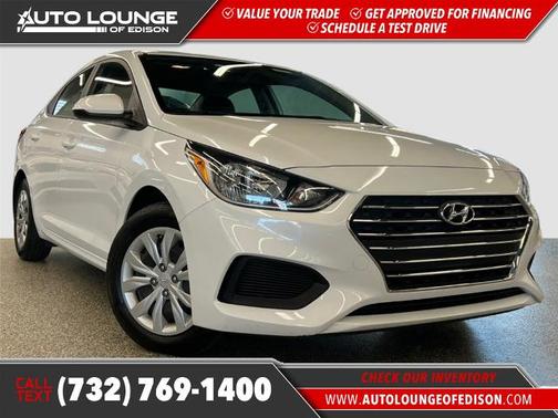 Photo 1 of 22 of 2021 Hyundai Accent SE