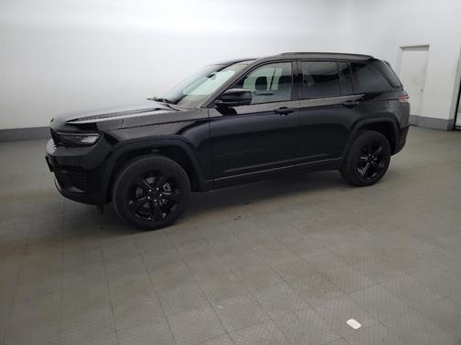 Diamond Black Crystal Pearlcoat 2023 Jeep Grand Cherokee Altitude