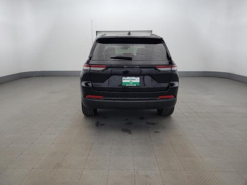 Diamond Black Crystal Pearlcoat 2023 Jeep Grand Cherokee Altitude