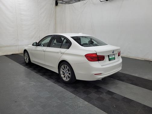 White 2017 BMW 320 i