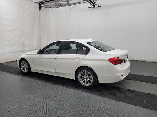 White 2017 BMW 320 i