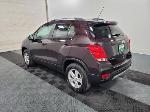Black Cherry Metallic 2022 Chevrolet Trax LT