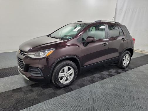 Black Cherry Metallic 2022 Chevrolet Trax LT