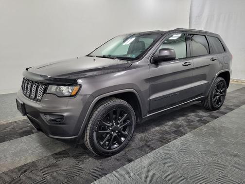 Granite Crystal Metallic Clearcoat 2018 Jeep Grand Cherokee Altitude