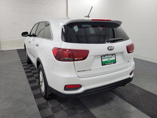 Snow White Pearl 2019 Kia Sorento LX
