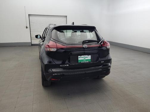 Super Black 2022 Nissan Kicks SR