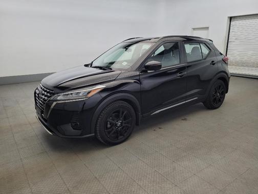 Super Black 2022 Nissan Kicks SR
