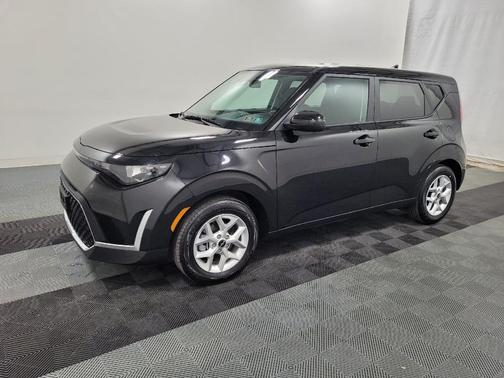 Fusion Black 2025 Kia Soul LX