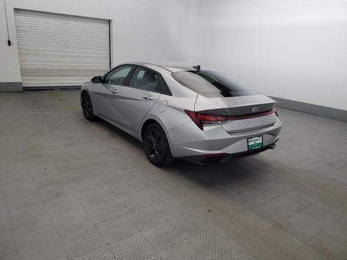 Shimmering Silver Pearl 2022 Hyundai ELANTRA SEL