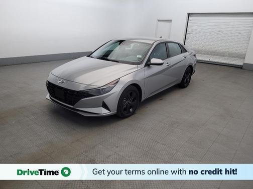 Shimmering Silver Pearl 2022 Hyundai ELANTRA SEL