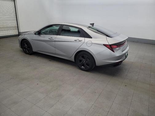Shimmering Silver Pearl 2022 Hyundai ELANTRA SEL