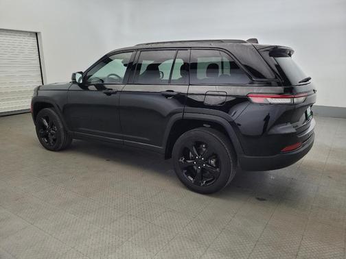 Diamond Black Crystal Pearlcoat 2023 Jeep Grand Cherokee Altitude