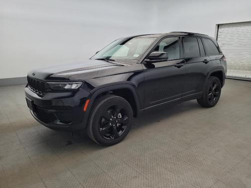 Diamond Black Crystal Pearlcoat 2023 Jeep Grand Cherokee Altitude
