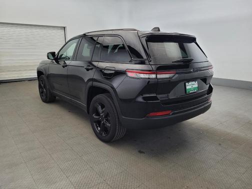 Diamond Black Crystal Pearlcoat 2023 Jeep Grand Cherokee Altitude