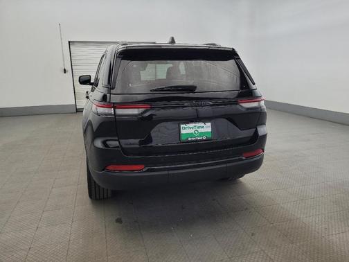 Diamond Black Crystal Pearlcoat 2023 Jeep Grand Cherokee Altitude