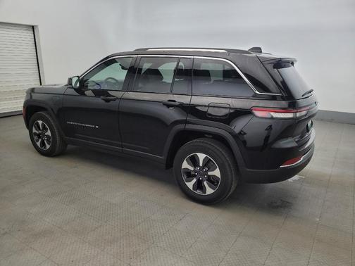 Diamond Black Crystal Pearlcoat 2023 Jeep Grand Cherokee 4xe Base