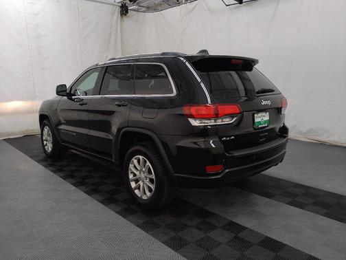 Diamond Black Crystal Pearlcoat 2021 Jeep Grand Cherokee Laredo
