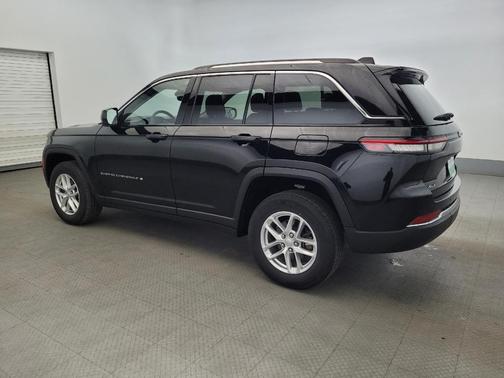 Diamond Black Crystal Pearlcoat 2023 Jeep Grand Cherokee Laredo