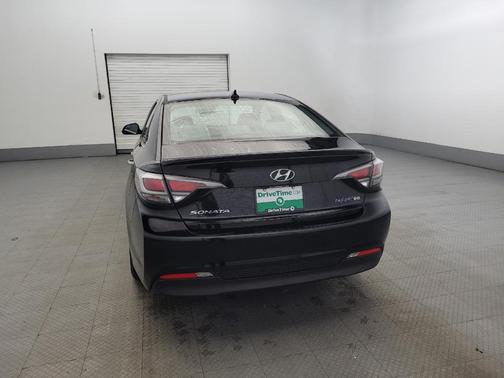 2016 Hyundai SONATA Hybrid SE