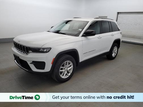 Bright White Clearcoat 2023 Jeep Grand Cherokee Laredo