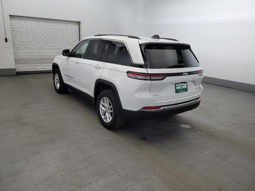 Bright White Clearcoat 2023 Jeep Grand Cherokee Laredo